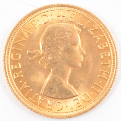 Lot 158 - Elizabeth II gold Sovereign, 1967, 8g