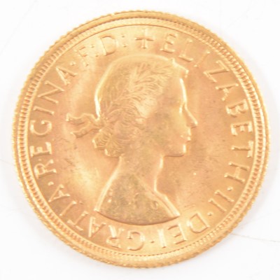 Lot 160 - Elizabeth II gold Sovereign, 1967, 8g
