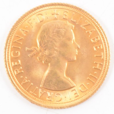 Lot 161 - Elizabeth II gold Sovereign, 1967, 8g