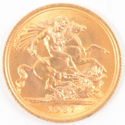 Lot 161 - Elizabeth II gold Sovereign, 1967, 8g