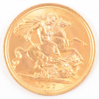 Lot 166 - Elizabeth II gold Sovereign, 1967, 8g