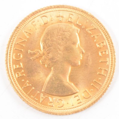 Lot 168 - Elizabeth II gold Sovereign, 1967, 8g