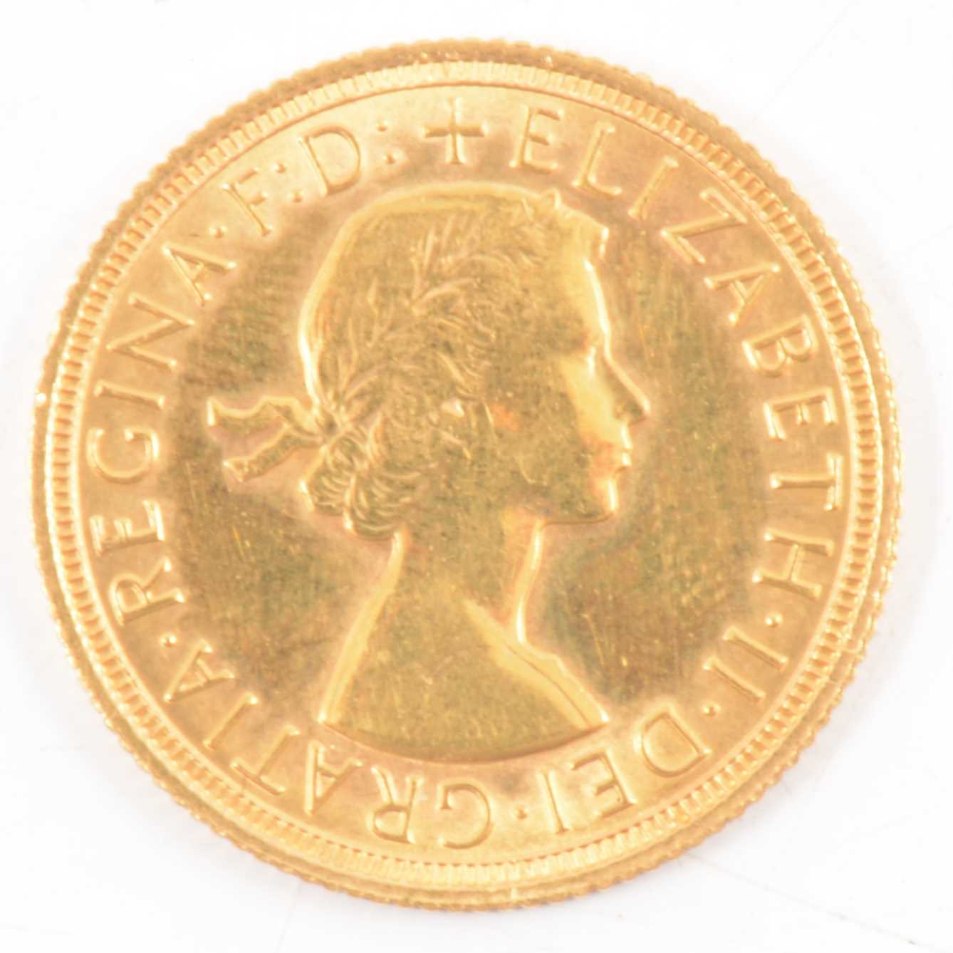 Lot 172 - Elizabeth II gold Sovereign, 1968, 8g