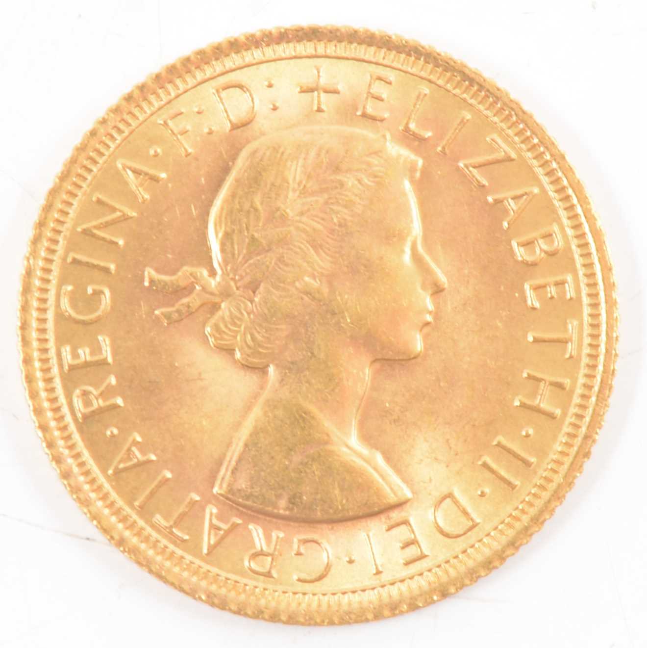 Lot 173 - Elizabeth II gold Sovereign, 1968, 8g