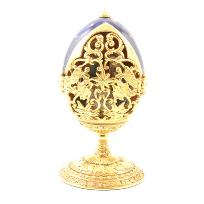 Lot 101 - House of Faberge 'A King is Born' collector egg.