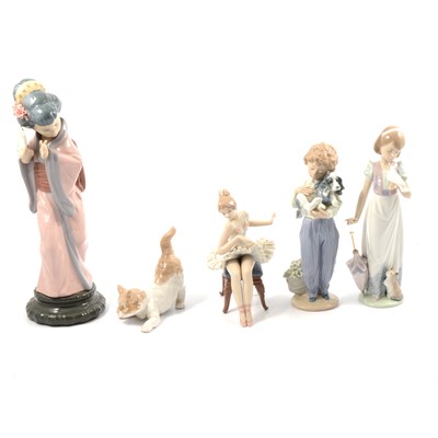 Lot 17 - Five Lladro figurines.