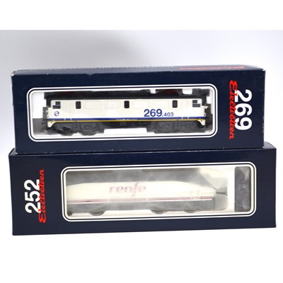 Lot 467 - Electrotren HO gauge model railway locomotives ref 2520 and 2615