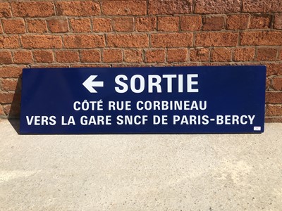 Lot 228A - Enamel French sign 'Sortie Cote Rue Corbineau Vers La Gare SNCF de Paris-Bercy'