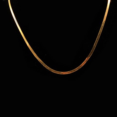 Lot 115 - A 9 carat gold flat S link necklace.