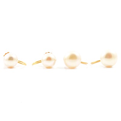 Lot 172 - Two pairs of simulated pearl earscrews.