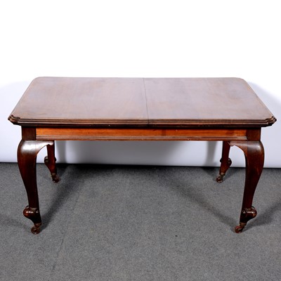 Lot 424 - Edwardian mahogany extending dining table