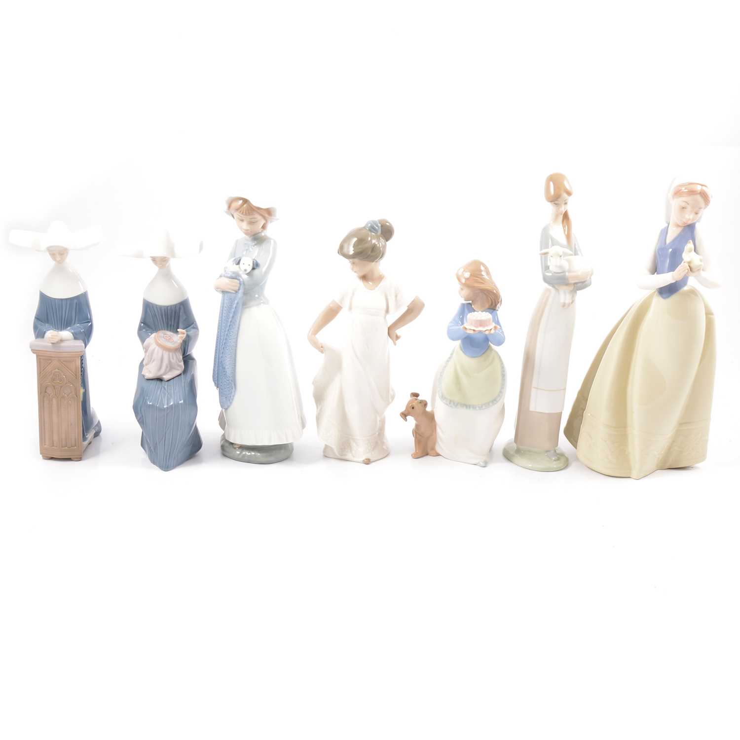 Lot 5 - Lladro and other figurines