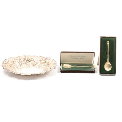 Lot 151 - Silver bonbon dish, WC, London 1893, and two silver Christmas spoons.