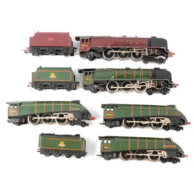 Lot 68 - Five loose Hornby Dublo OO gauge model railway locomotives including 'Queen Mary'