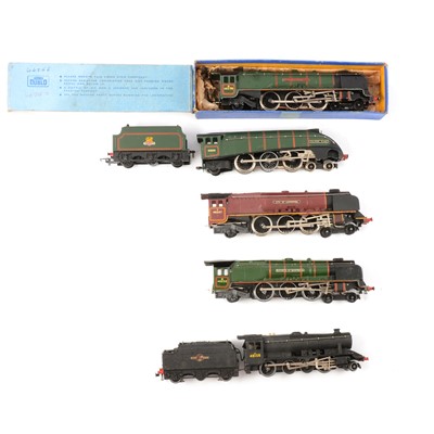 Lot 59 - Five Hornby Dublo OO gauge model railway locomotives