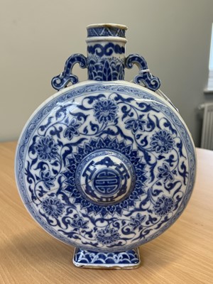Lot 12 - Chinese porcelain moon flask