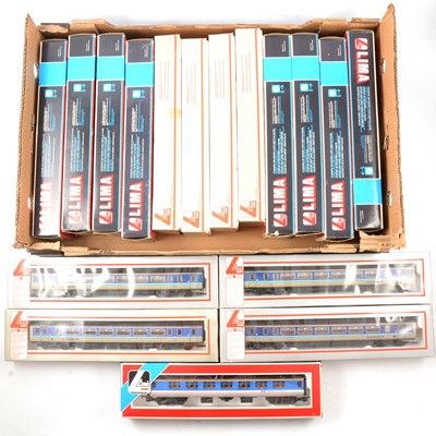 Lot 195 - Seventeen Lima OO gauge model railway passenger coaches ef 205052 'Super Sprinter' 57481