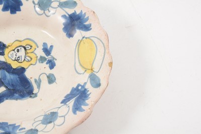 Lot 2 - English Delft bowl, hand-painted with a lion