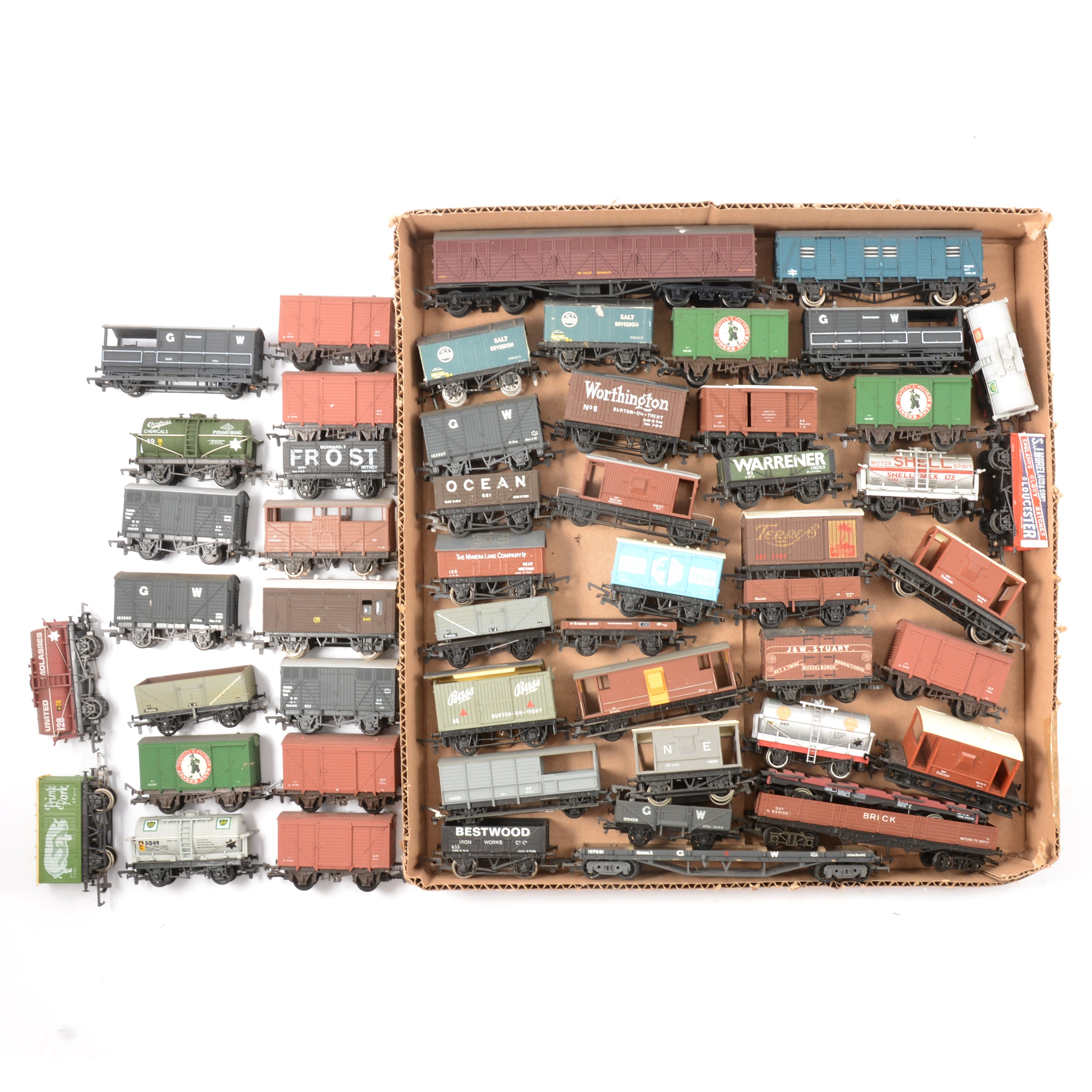 Lot 120 - OO gauge model railway wagons and vans, one