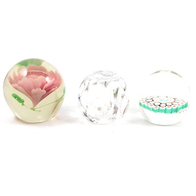 Lot 57 - Collection of twenty three glass paperweights