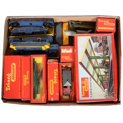 Lot 219 - Tri-ang OO gauge model railway, a collection to include Transcontinental diesel locomotive