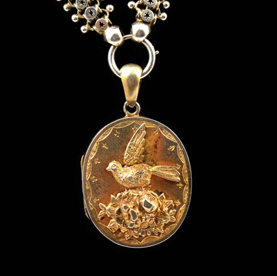 Lot 227 - A Victorian locket and collar.