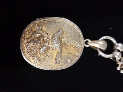 Lot 227 - A Victorian locket and collar.