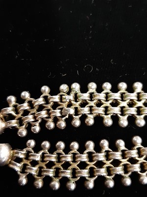 Lot 227 - A Victorian locket and collar.