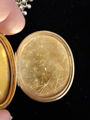 Lot 227 - A Victorian locket and collar.