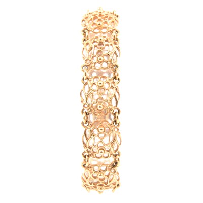 Lot 117 - A 9 carat yellow gold pierced link bracelet.