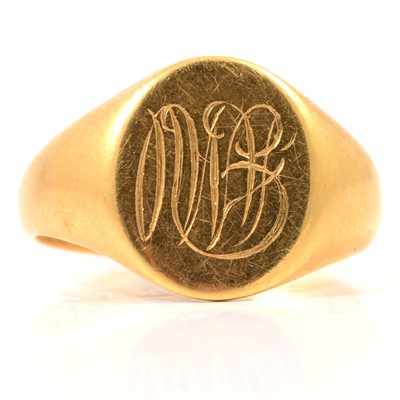 Lot 84 - An 18 carat yellow gold signet ring.