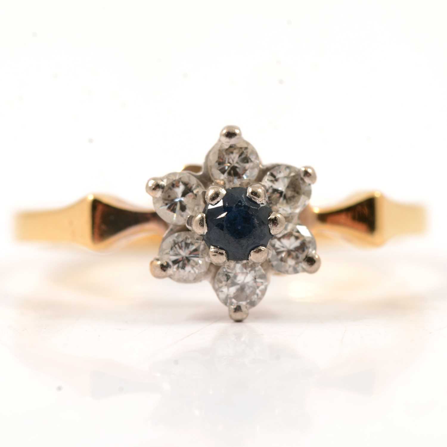 Lot 39 - A sapphire and diamond cluster ring.