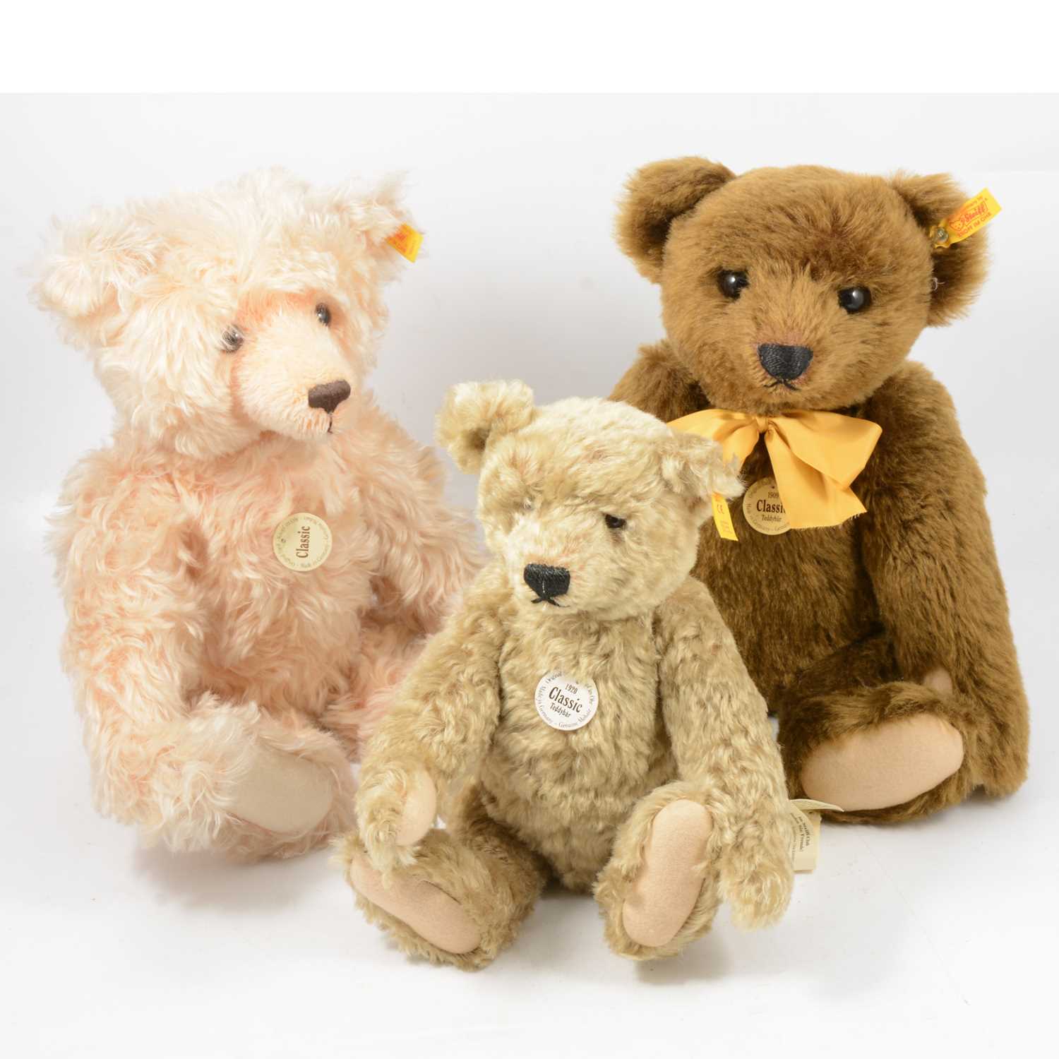 Lot 353 - Stieff Germany teddy bears, three jointed