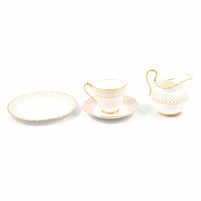 Lot 76 - Three part tea and dinner services
