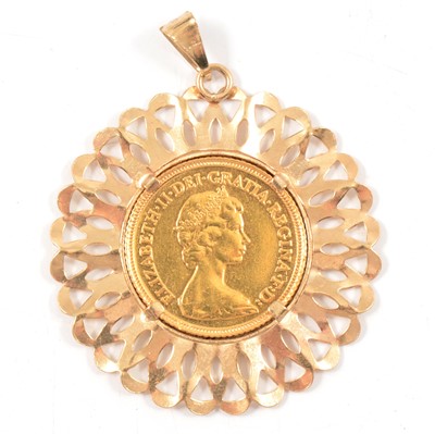 Lot 88 - A Gold Half Sovereign pendant.