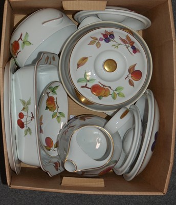 Lot 74 - Small quantity of Royal Worcester 'Evesham' tableware