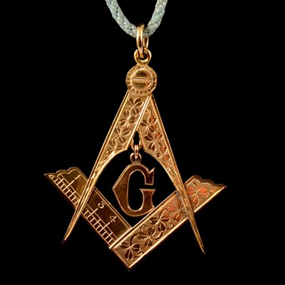 Lot 131 - Masonic interest - an Irish 18 carat yellow gold Masonic jewel, J.W., Dublin 1919.