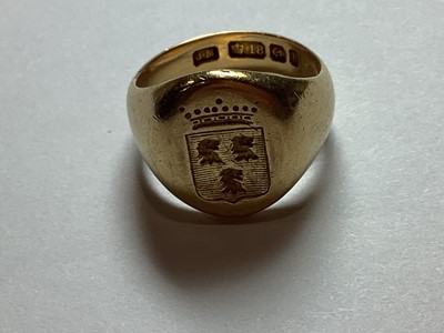 Lot 69 - An 18 carat gold signet ring and crystal intaglio seal - Leijonhfvud family crest.