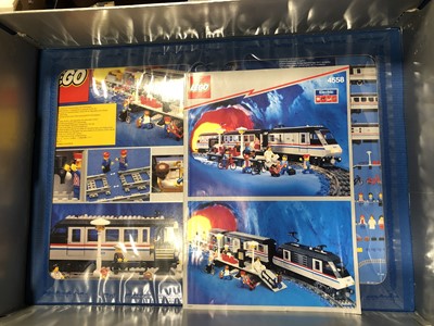 Lot 304 - Lego train 4558 Metroliner set; 4539 level crossing; 4548 train controller