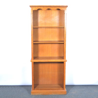 Lot 416 - Modern oak open bookcase