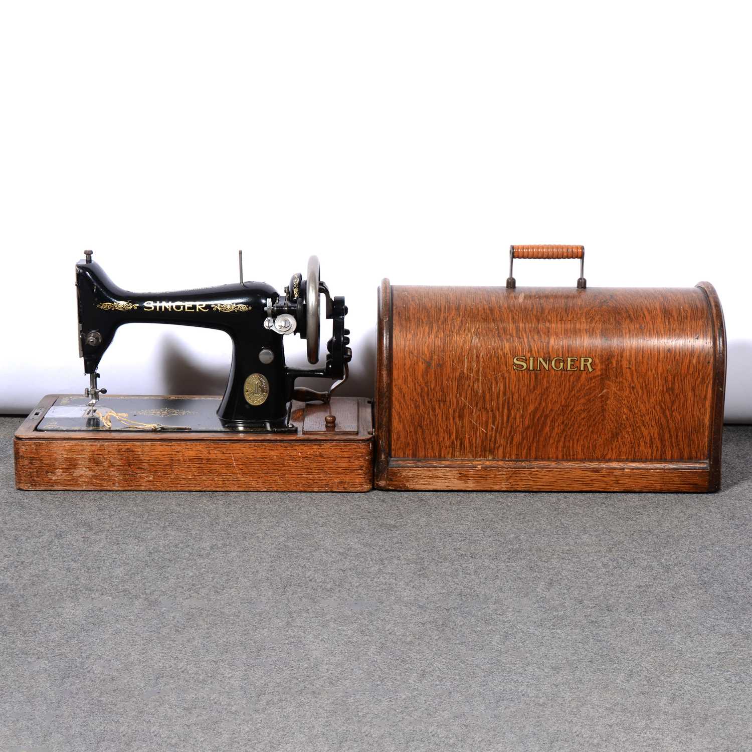 Lot 228 - An early 20th century Singer sewing machine