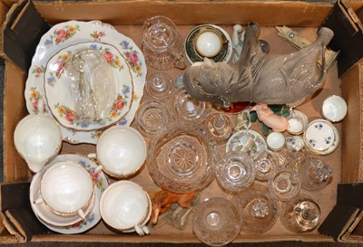 Lot 64 - A quantity of crystal, glass and household ceramics