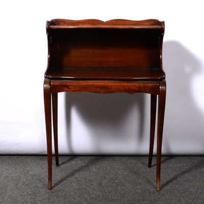 Lot 386 - Walnut night stand