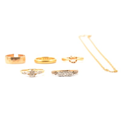 Lot 64 - Five gold rings and a gold chain.