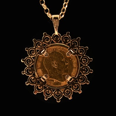 Lot 89 - A Gold Half Sovereign pendant and chain.