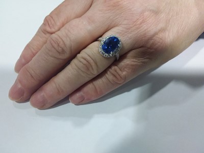Lot 44 - A tanzanite and diamond cluster ring.