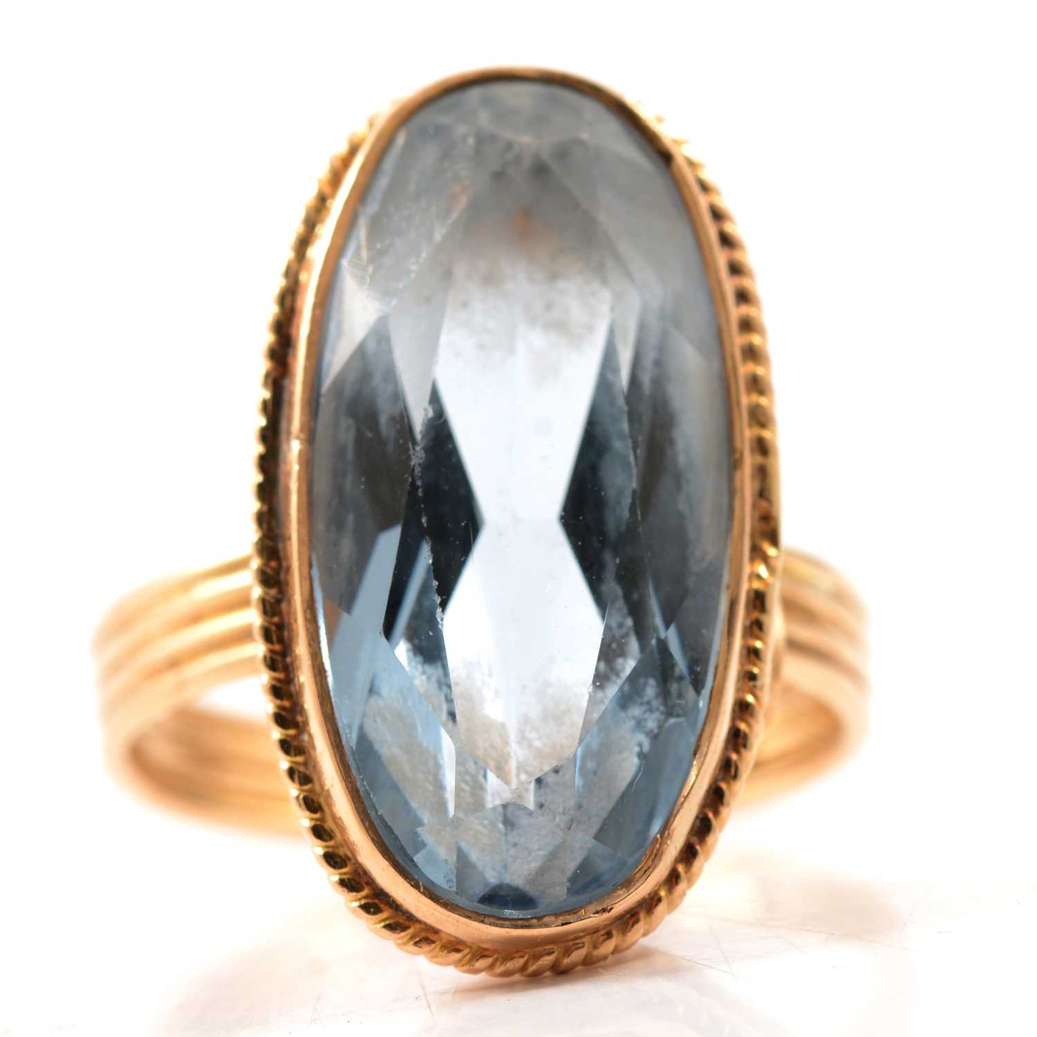 Lot 46 - A synthetic blue spinel dress ring.