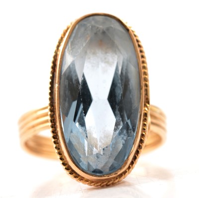 Lot 46 - A synthetic blue spinel dress ring.
