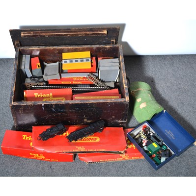 Lot 220 - Tri-ang OO gauge model railways, a small collection in wooden crate