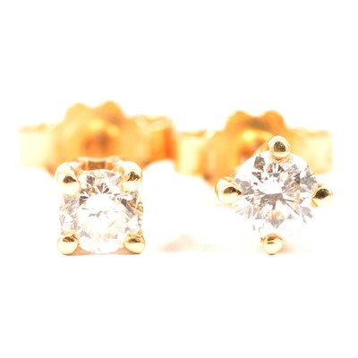 Lot 186 - A pair of solitaire diamond stud earrings.